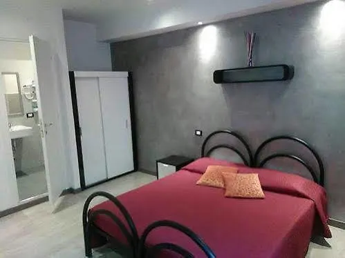 *** Pensjonat Enzo Luxury Rooms Rzym Włochy